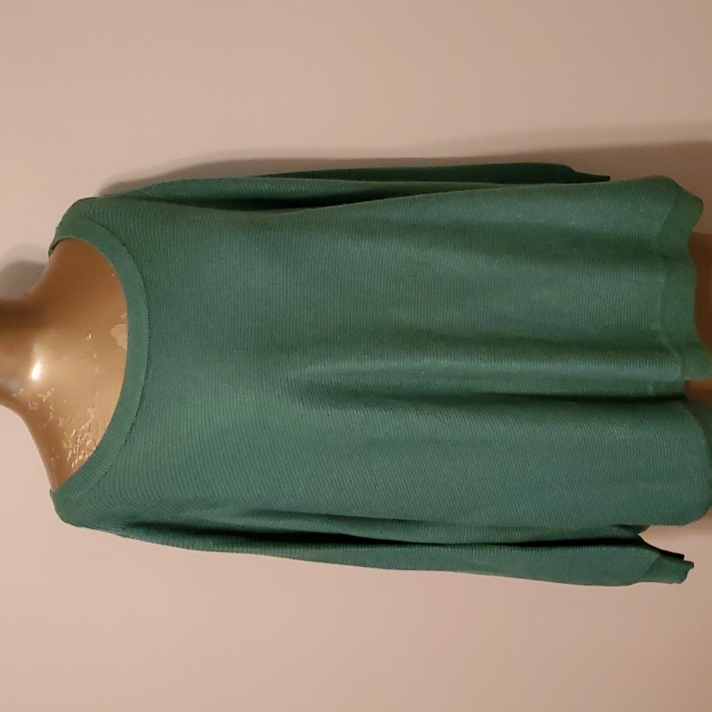 Classic Scoop-Neck Lightweight Sweater in Green